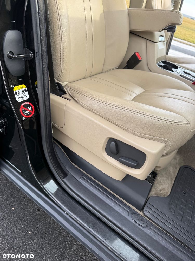 Land Rover Discovery 3.0D V6 HSE - 8