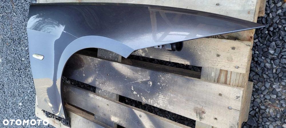 Błotnik prawy BMW 3 E92 E93 w kolorze sparkling graphite. - 2
