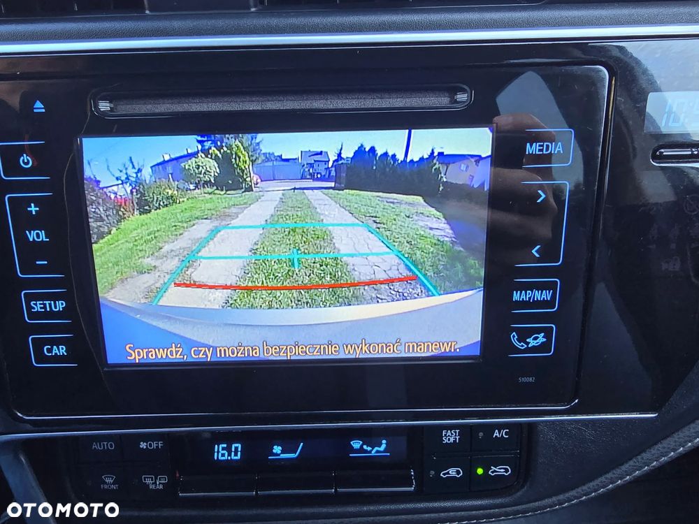 Toyota Auris 1.6 Premium - 10