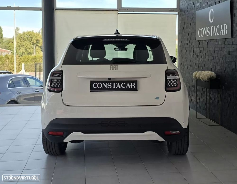 Fiat 600e 54 kWh (RED) — fotografia 11