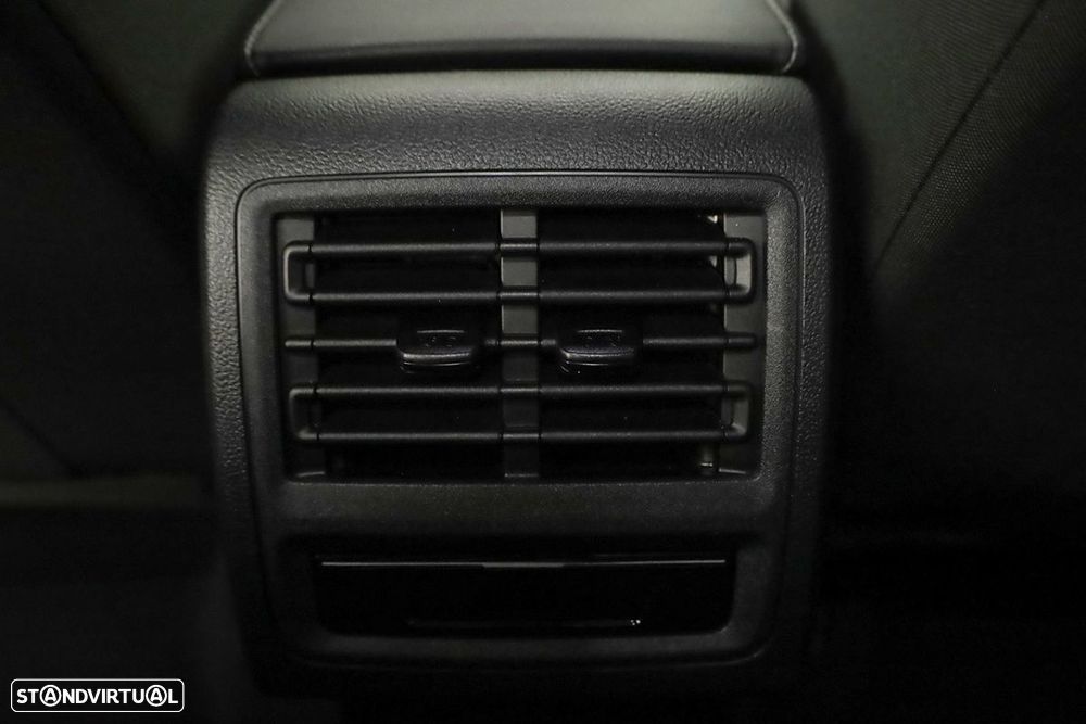 VW Golf 1.5 TSI e-Hybrid Life DSG - 23