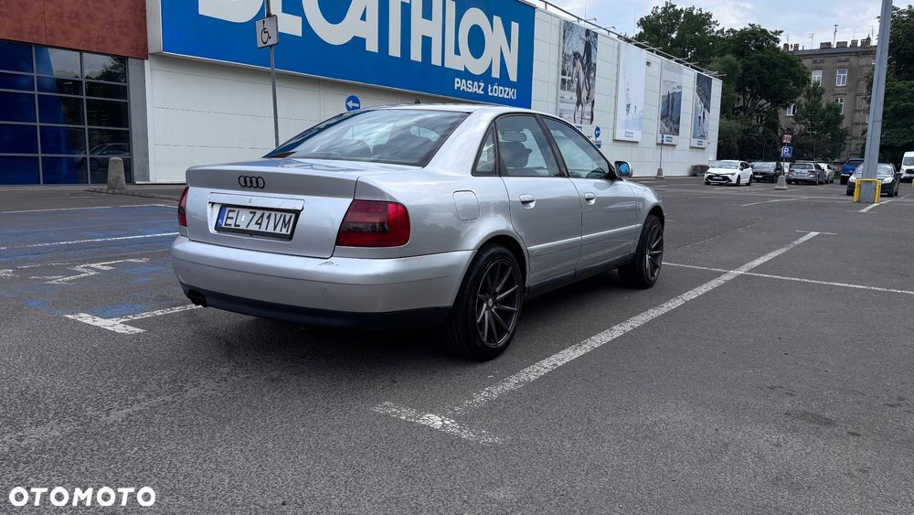 Audi A4 Limousine 2.4 Quattro - 4