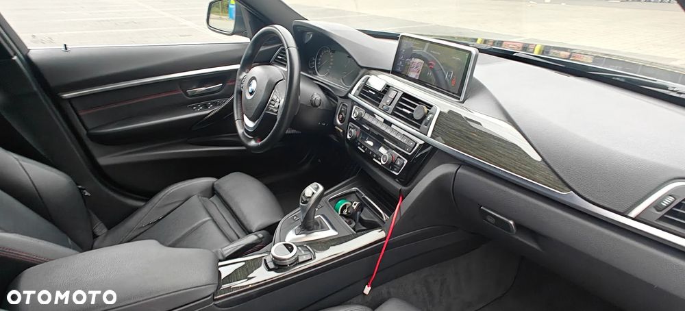 BMW Seria 3 330i - 16
