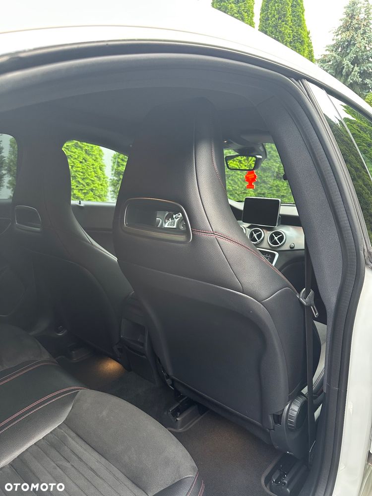 Mercedes-Benz CLA 200 7G-DCT - 15