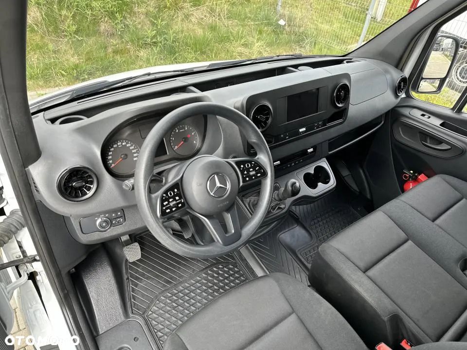 Mercedes-Benz Sprinter - 20
