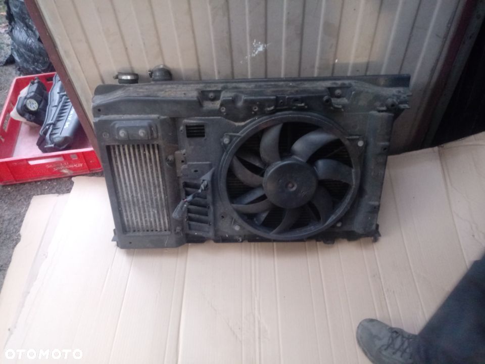 Pas przedni z chłodnicami 308 - 2