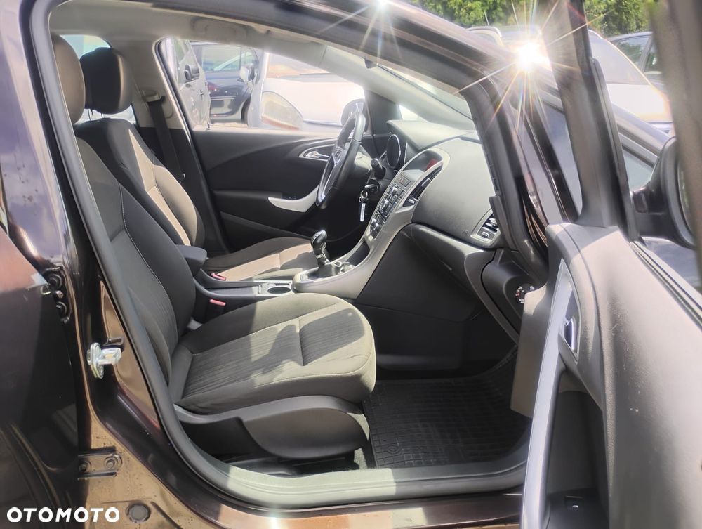 Opel Astra 1.4 Turbo 150 Jahre - 23