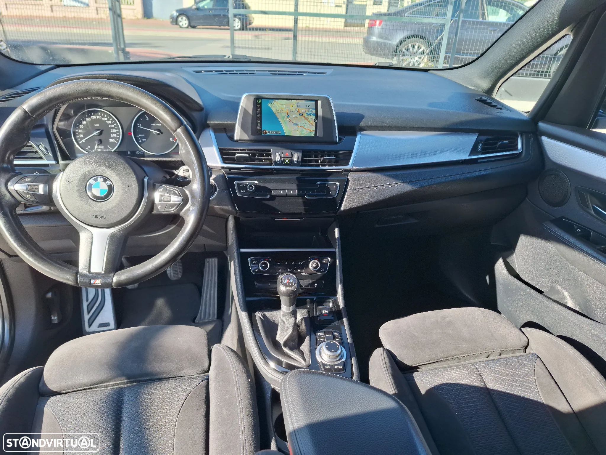 BMW 218 Active Tourer d Pack M - 8