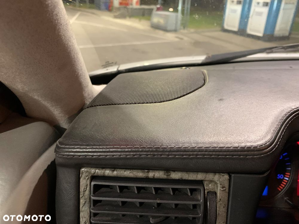 Volkswagen Caravelle - 26