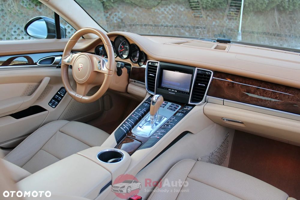 Porsche Panamera Turbo PDK - 22