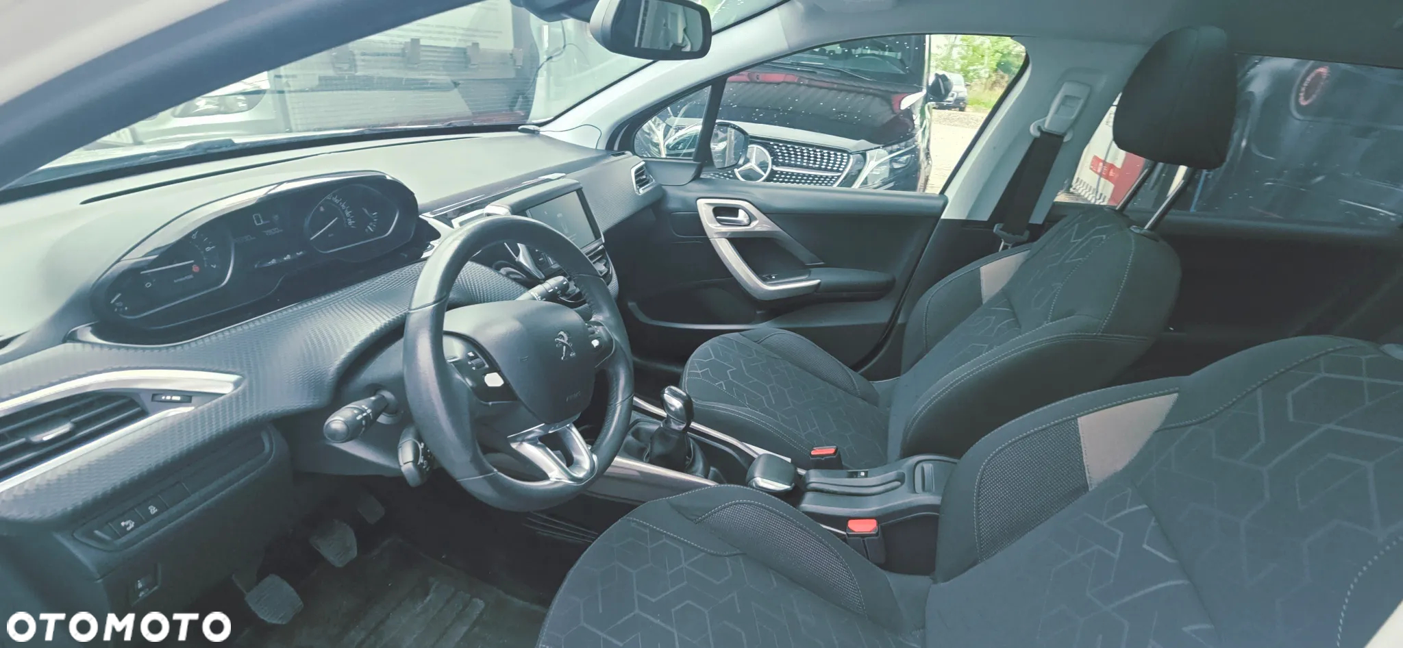 Peugeot 2008 PureTech 82 Allure - 32