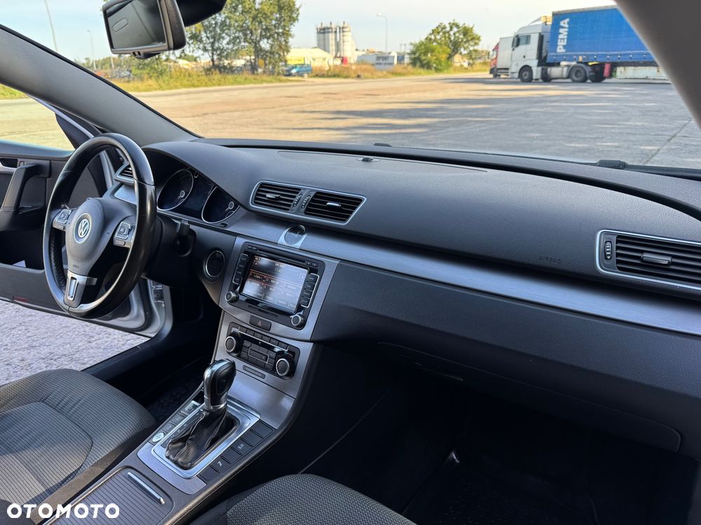 Volkswagen Passat - 12
