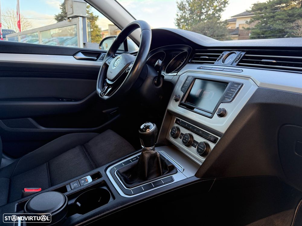 VW Passat 1.6 TDI Highline - 54