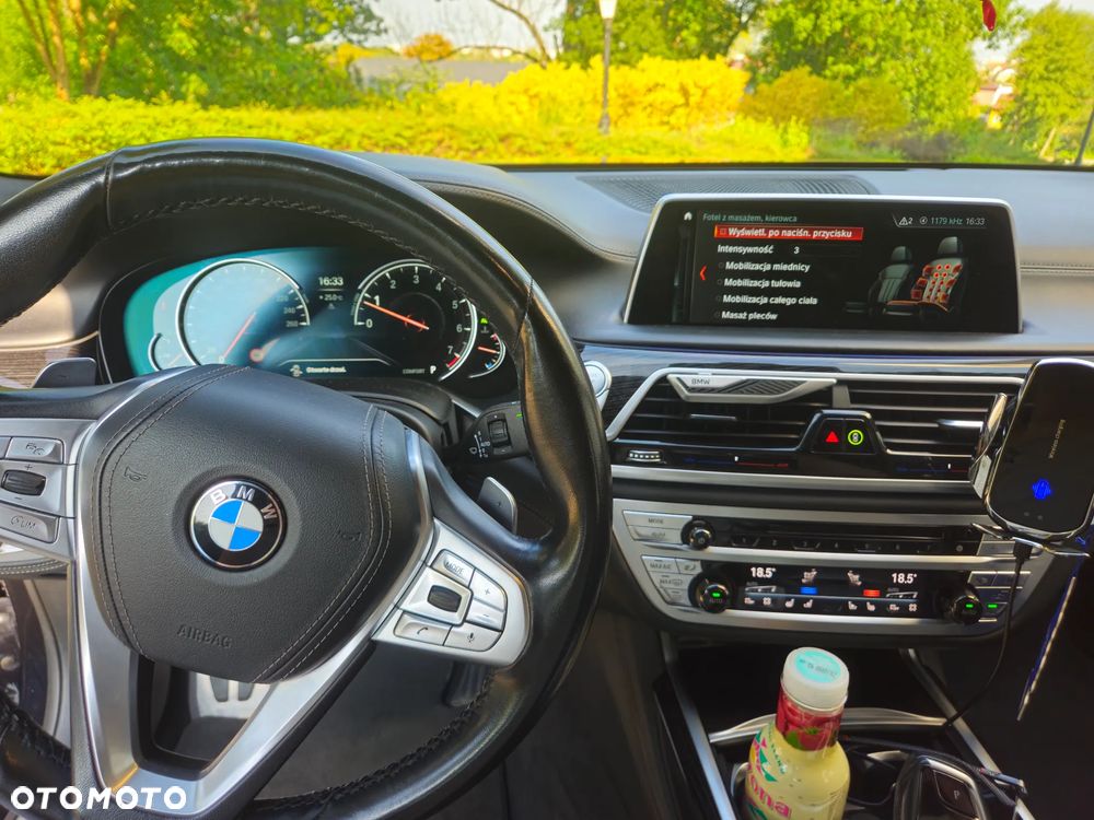 BMW Seria 7 750Li xDrive - 12