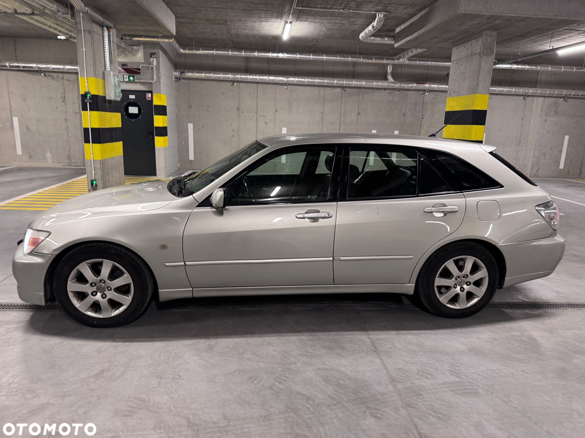 Lexus IS 200 SportCross - 16