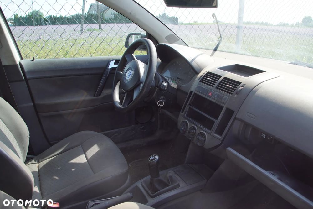 Auto na części - Volkswagen Polo IV 9N 1.2 54 KM AWY FSP LB9A 2002R Silnik Skrzynia Drzwi Maska Błotnik Zderzak Klapa Lampa Lusterko Klamka Szyba Deska Kokpit Sterownik Moduł Czujnik Licznik Panel Kierownica - 13