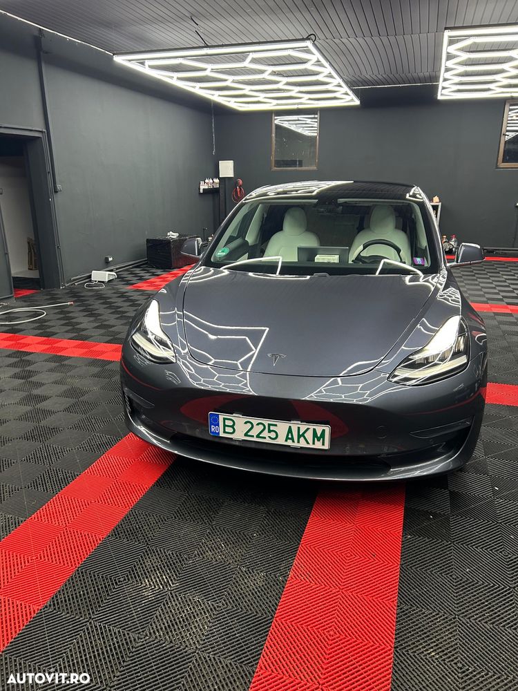 Tesla Model 3 - 2