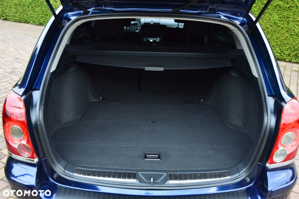 Toyota Avensis 1.8 VVT-i Sol - 29