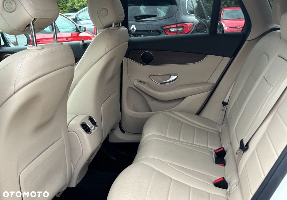 Mercedes-Benz GLC - 21