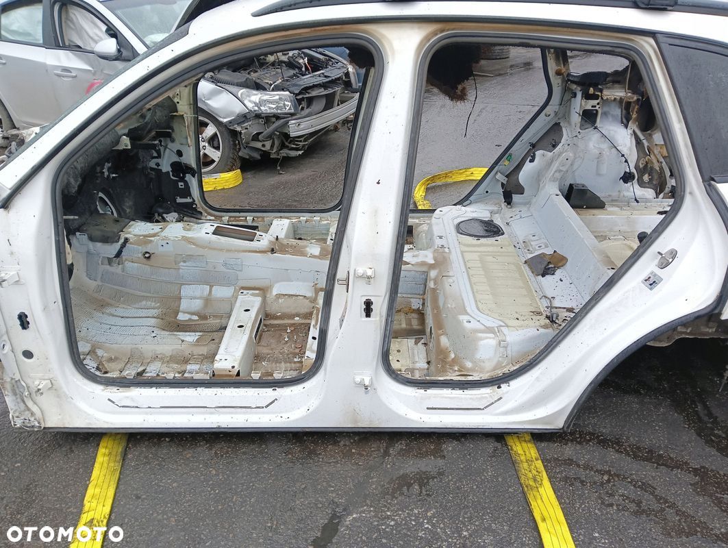 PRÓG LEWY SŁUPEK ŚRODKOWY AUDI Q5 8R LIFT (2012-2016) KOD LAKIERU LY9C - 1