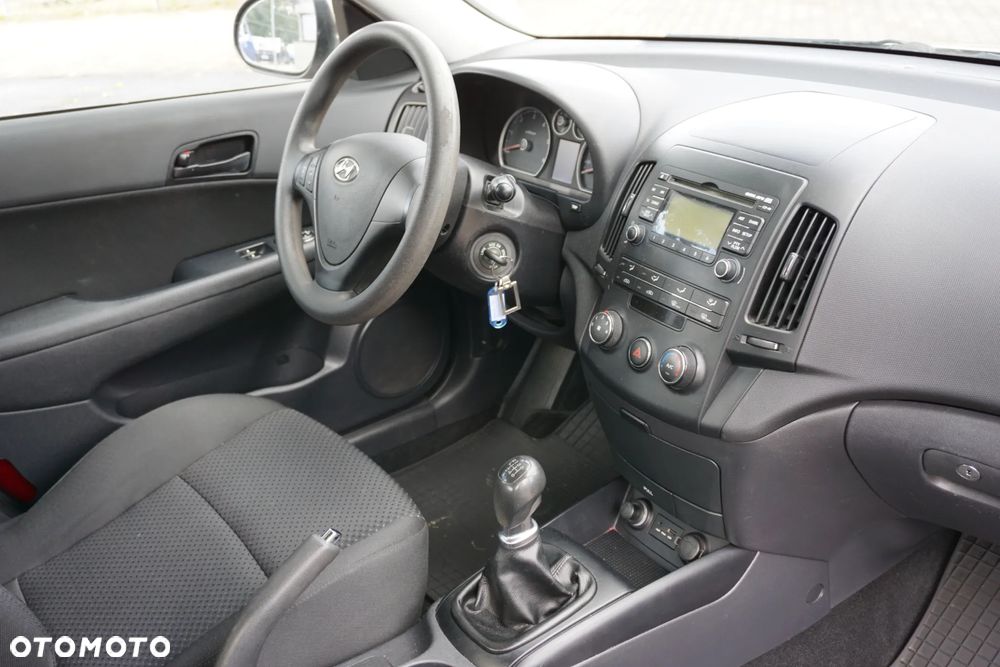 Hyundai i30 1.6 CRDi Classic + - 17