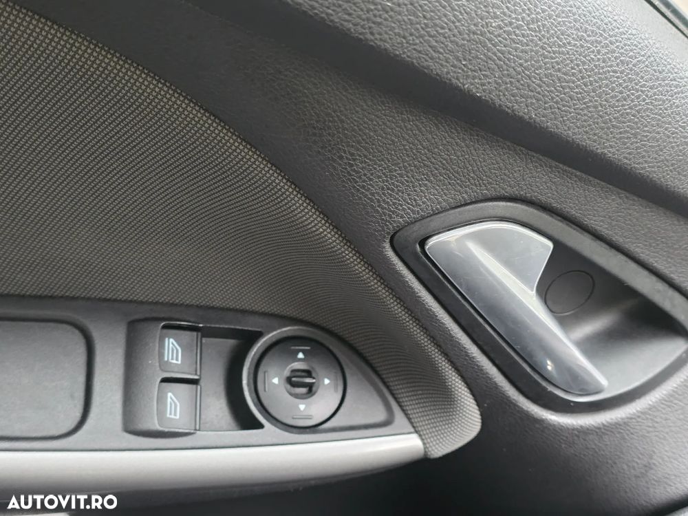 Ford Focus 1.6 TDCI DPF Sport - 11