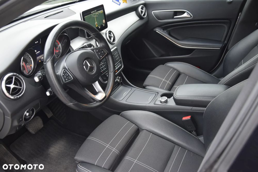 Mercedes-Benz CLA 250 7G-DCT - 14