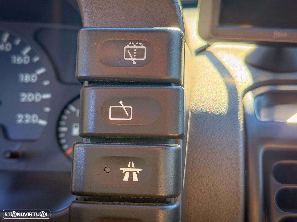 Land Rover Discovery - 30