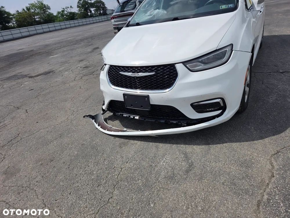 Chrysler Pacifica - 2
