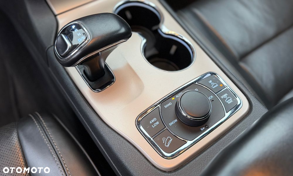 Jeep Grand Cherokee - 28