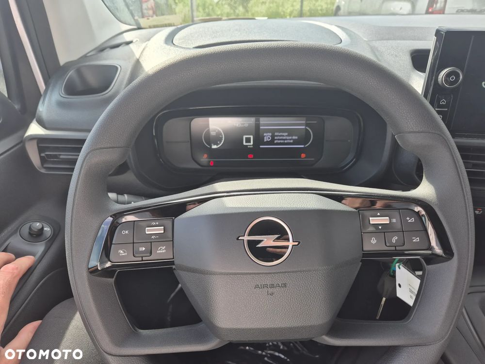 Opel Combo Cargo FURGON 3miejscowy L1 1.5 Diesel 130KM 2025 - 10
