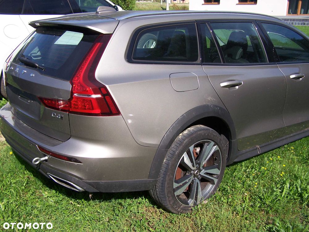 Volvo V60 Cross Country - 3