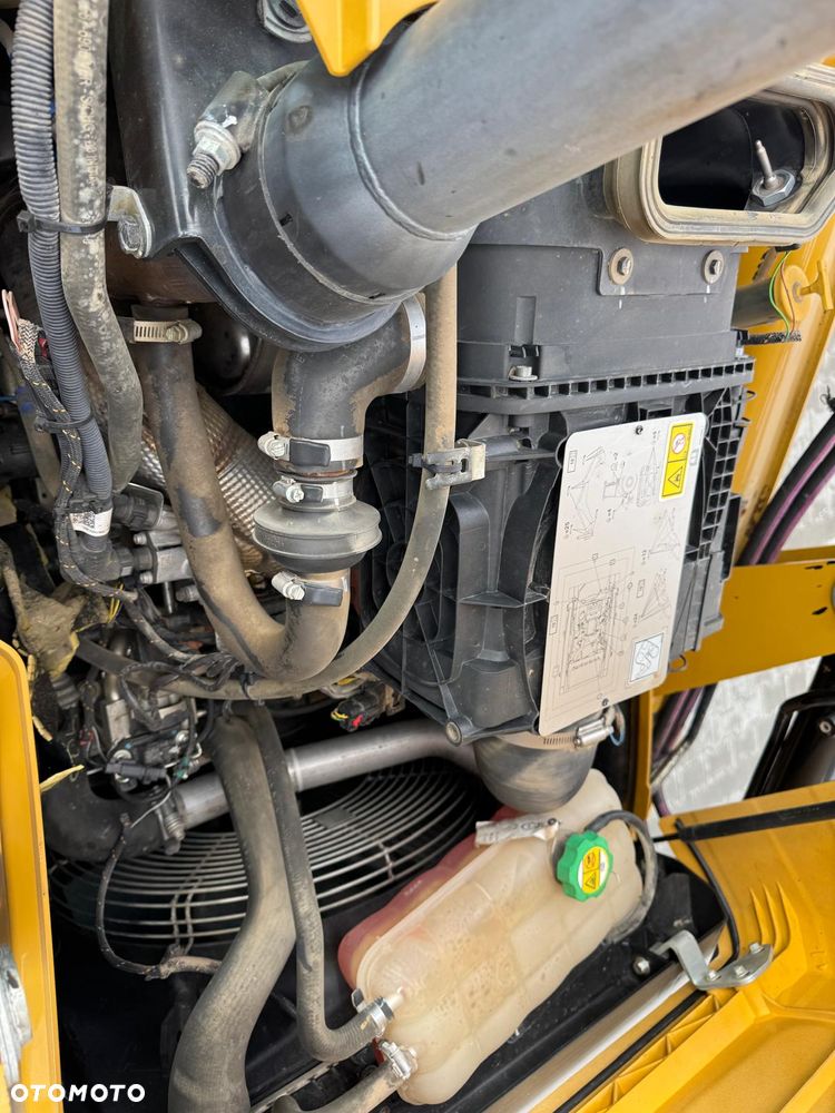 Caterpillar 428 - 29