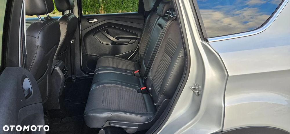 Ford Kuga 2.0 TDCi 2x4 Titanium - 29