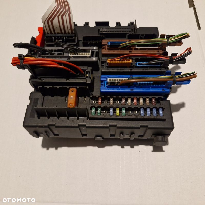 SKRZYNKA BEZPIECZNIKÓW MODUŁ BSI OPEL VECTRA C 1.8 16V 13205777 FS - 1