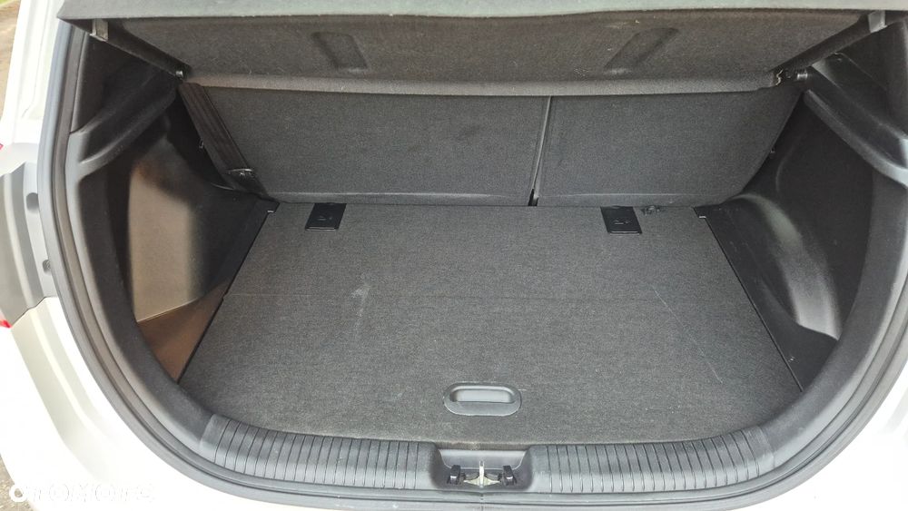 Hyundai ix20 1.4 blue Trend - 21