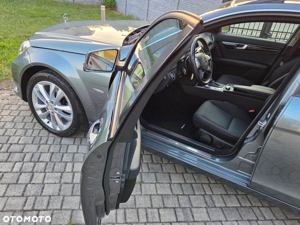 Mercedes-Benz Klasa C 180 BlueEFFICIENCY 7G-TRONIC Elegance - 23