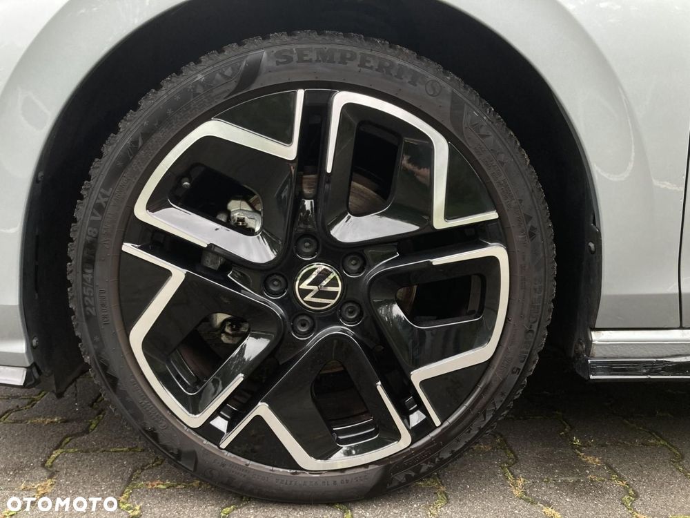 Volkswagen Golf VIII 1.5 eTSI mHEV R-Line DSG - 26