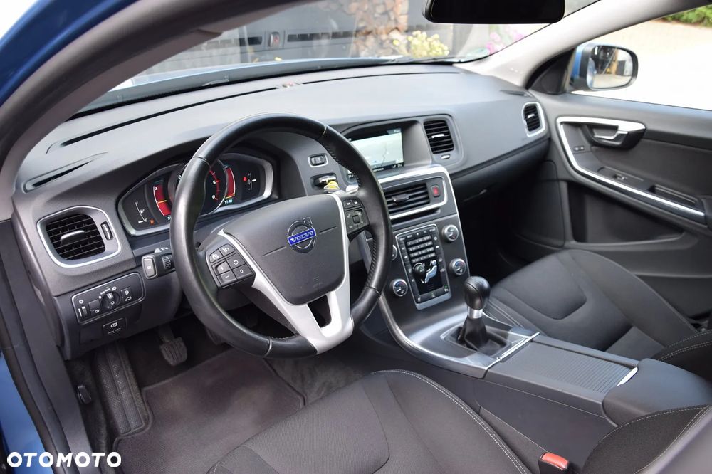 Volvo V60 D4 Momentum - 14