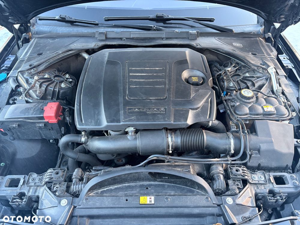 Jaguar XF 25t Prestige - 33