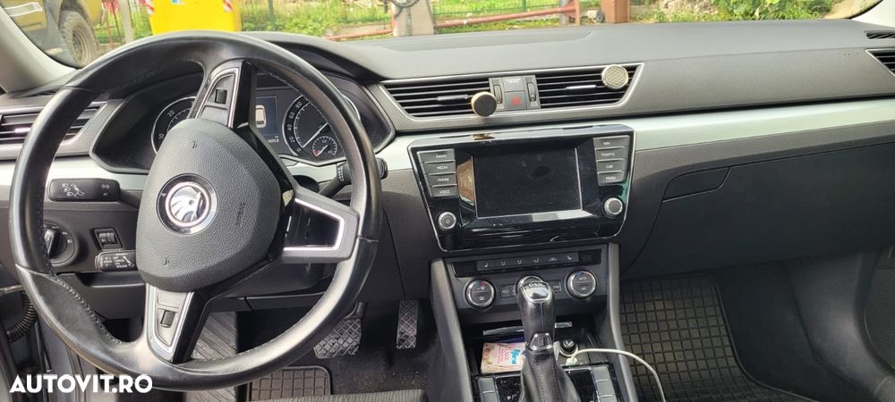Skoda Superb Combi 2.0 TDI DSG Ambition - 11