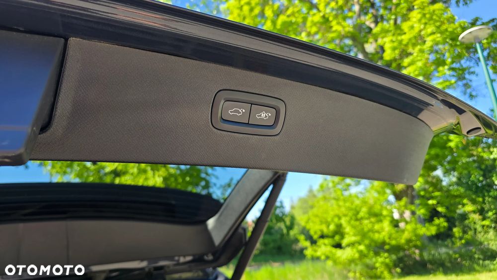 Volvo XC 90 B5 D AWD R-Design - 23
