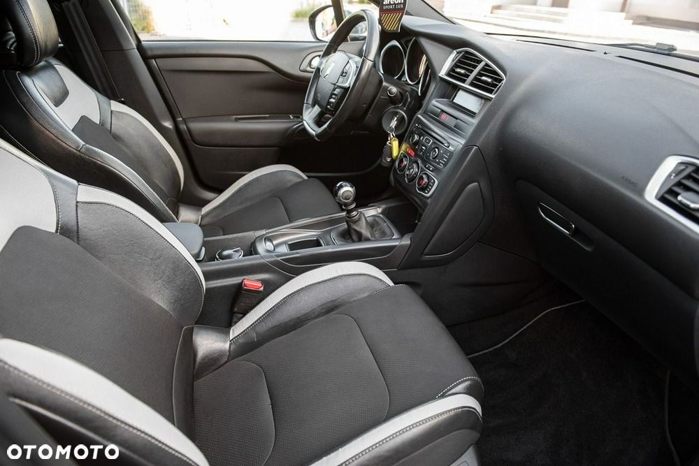 Citroën DS4 e-HDi 115 Urban Show - 10