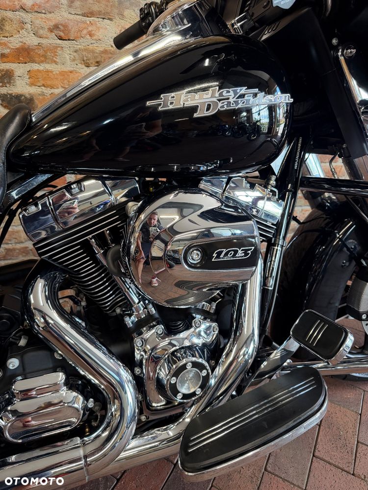 Harley-Davidson Touring Street Glide - 12