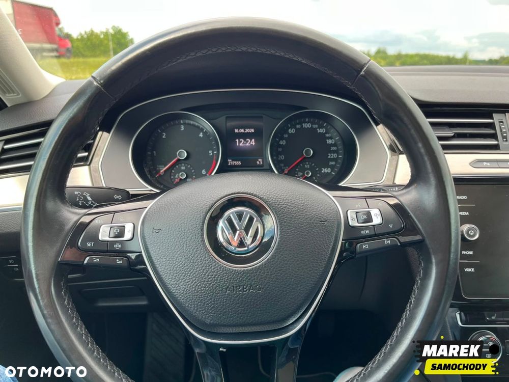 Volkswagen Passat - 17