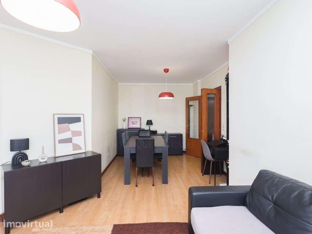 Apartamento T2 com Varanda e Garagem em Canelas - Grande imagem: 3/26