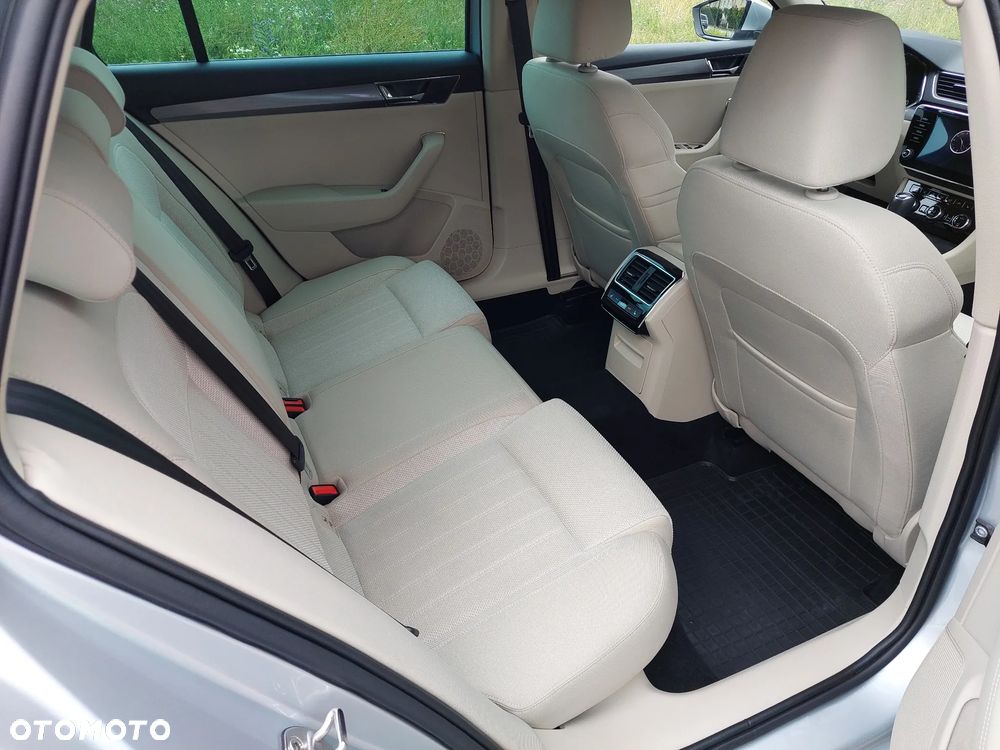 Skoda Superb 2.0 TDI SCR Style DSG - 26