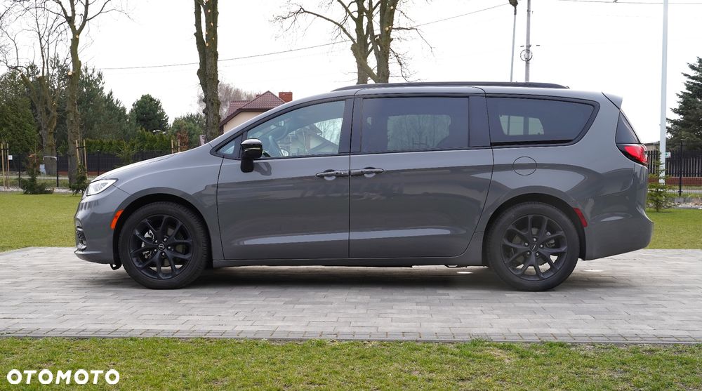 Chrysler Pacifica - 33