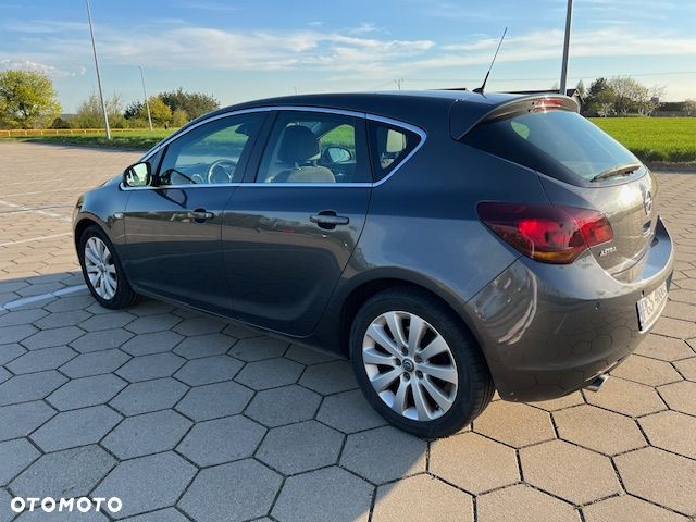 Opel Astra 1.6 T Cosmo - 3
