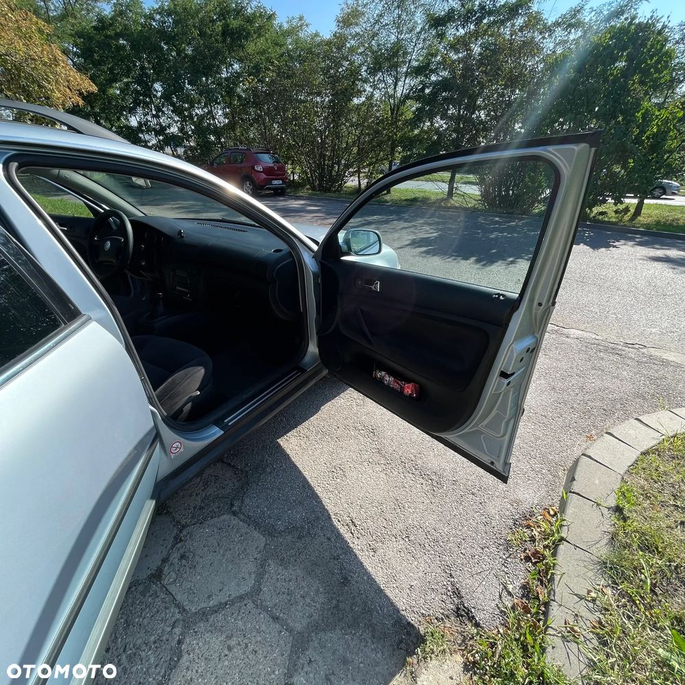 Volkswagen Passat 1.8T Comfortline - 23